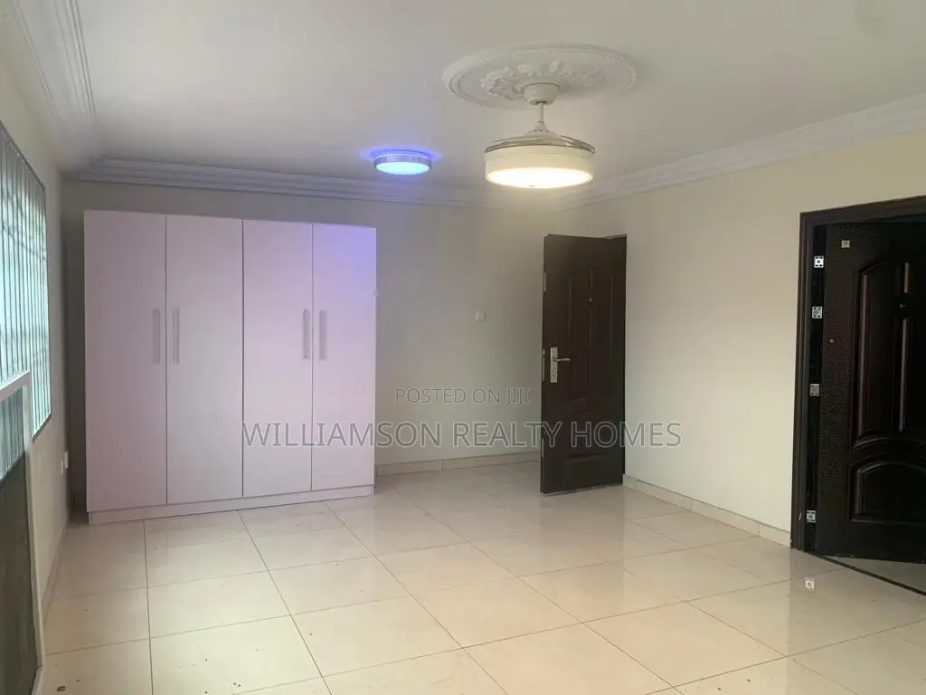 6bdrm Mansion in Community 18, Spintex for rent