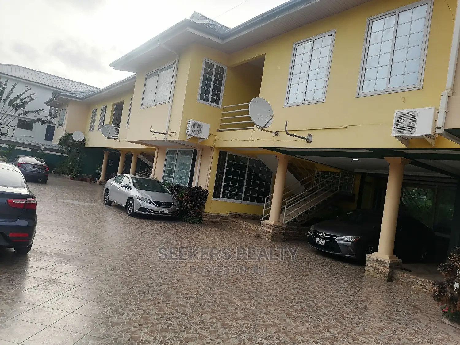 Furnished 3bdrm Apartment in Seekers Realty, Coffee Shop Area for rent