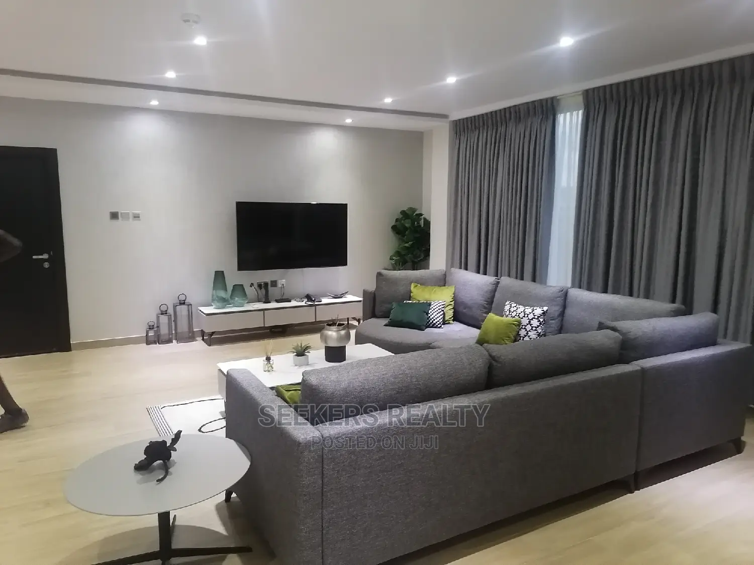 Furnished 2bdrm Apartment in Seekers Realty, Oxford Street for Rent