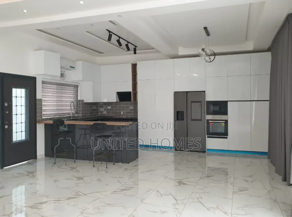 6bdrm House in East Legon for Sale