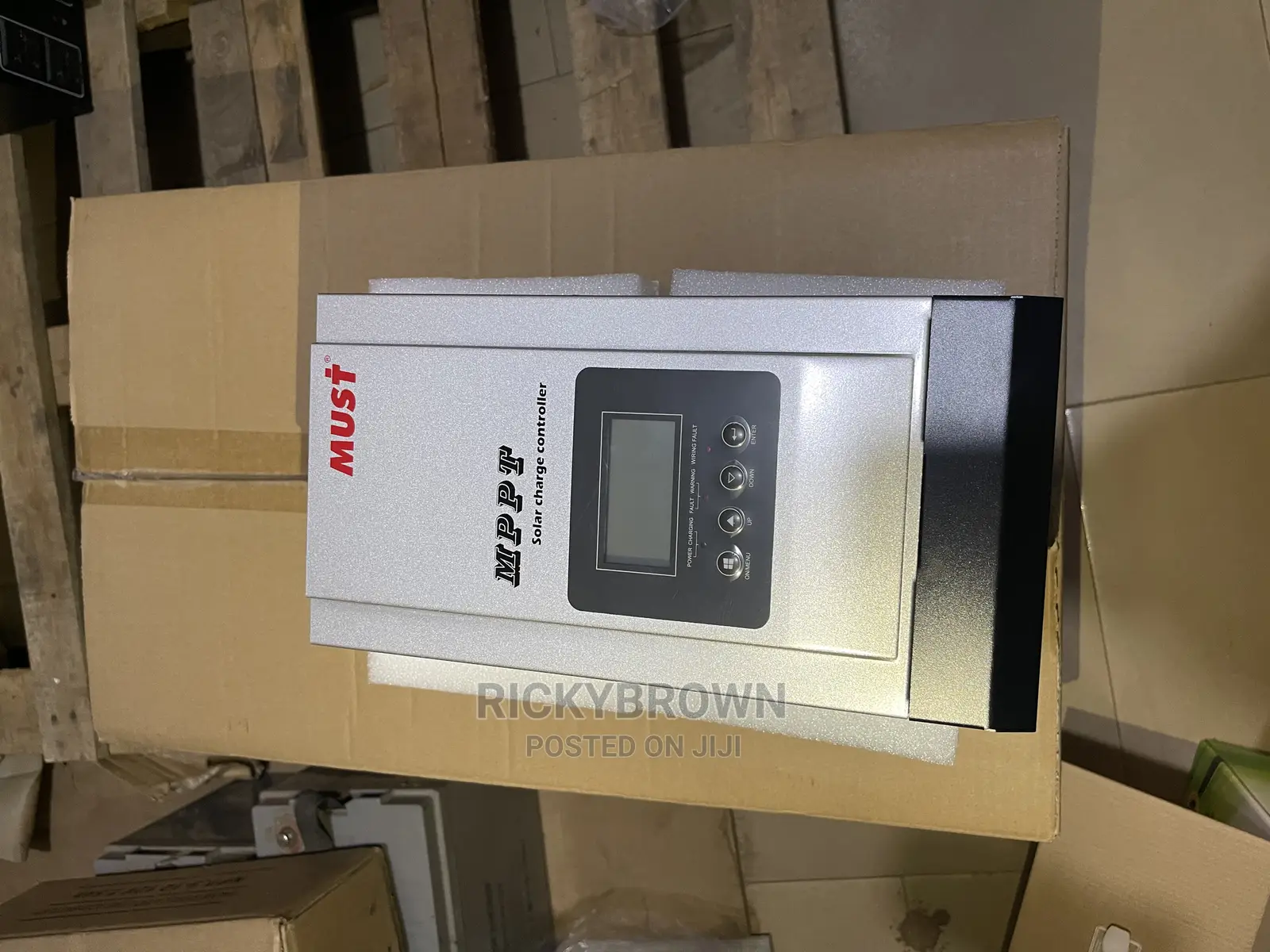 100A Must MPPT Solar Controller