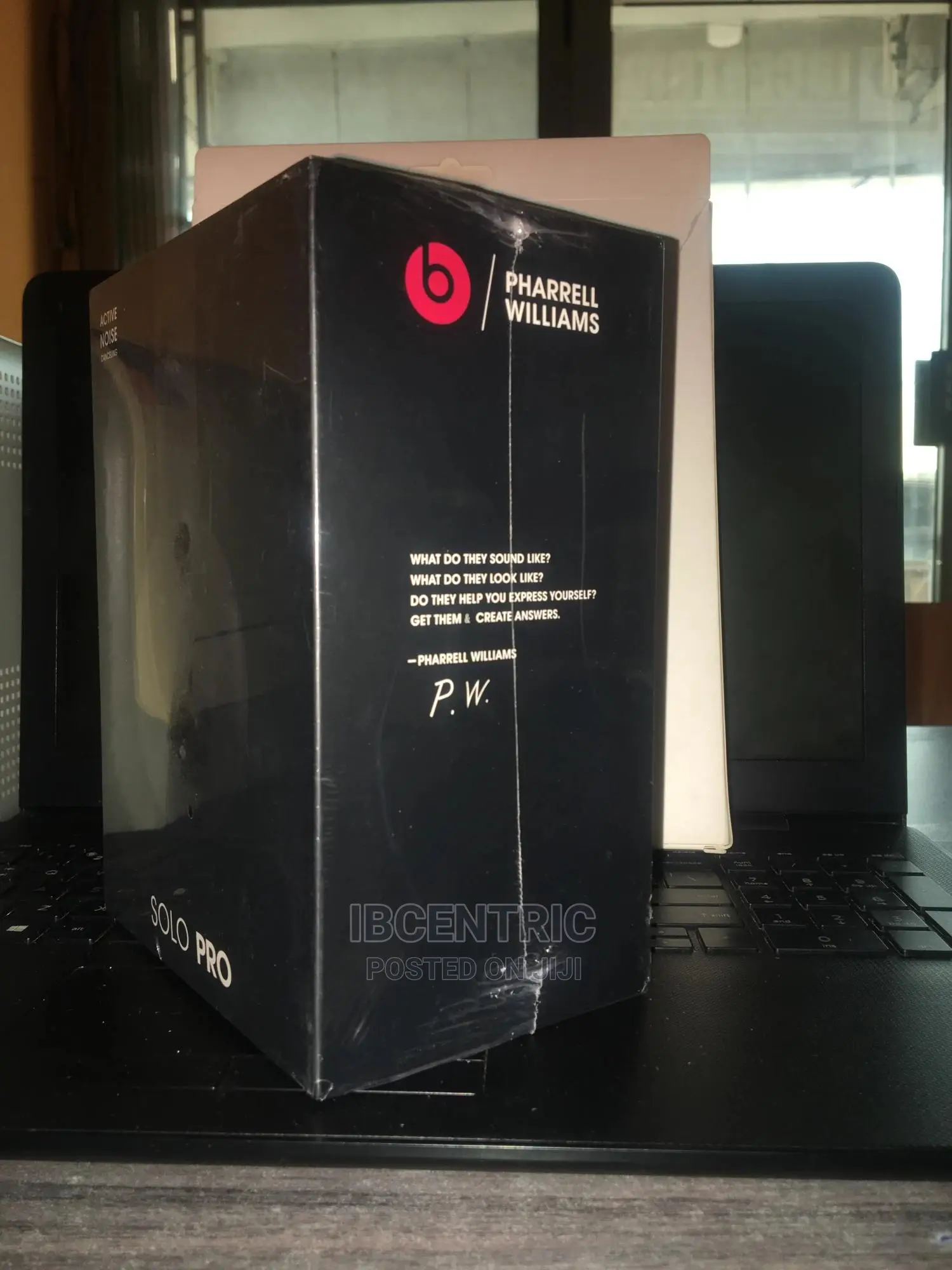 Pharrell Williams Solo Pro Headset