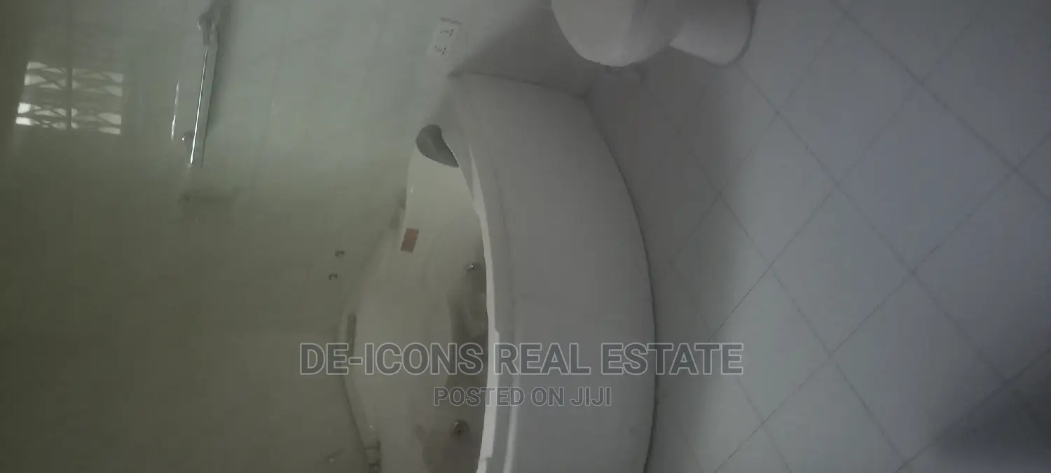4bdrm Mansion in De-Icons Real Estate, Awutu Senya East Municipal