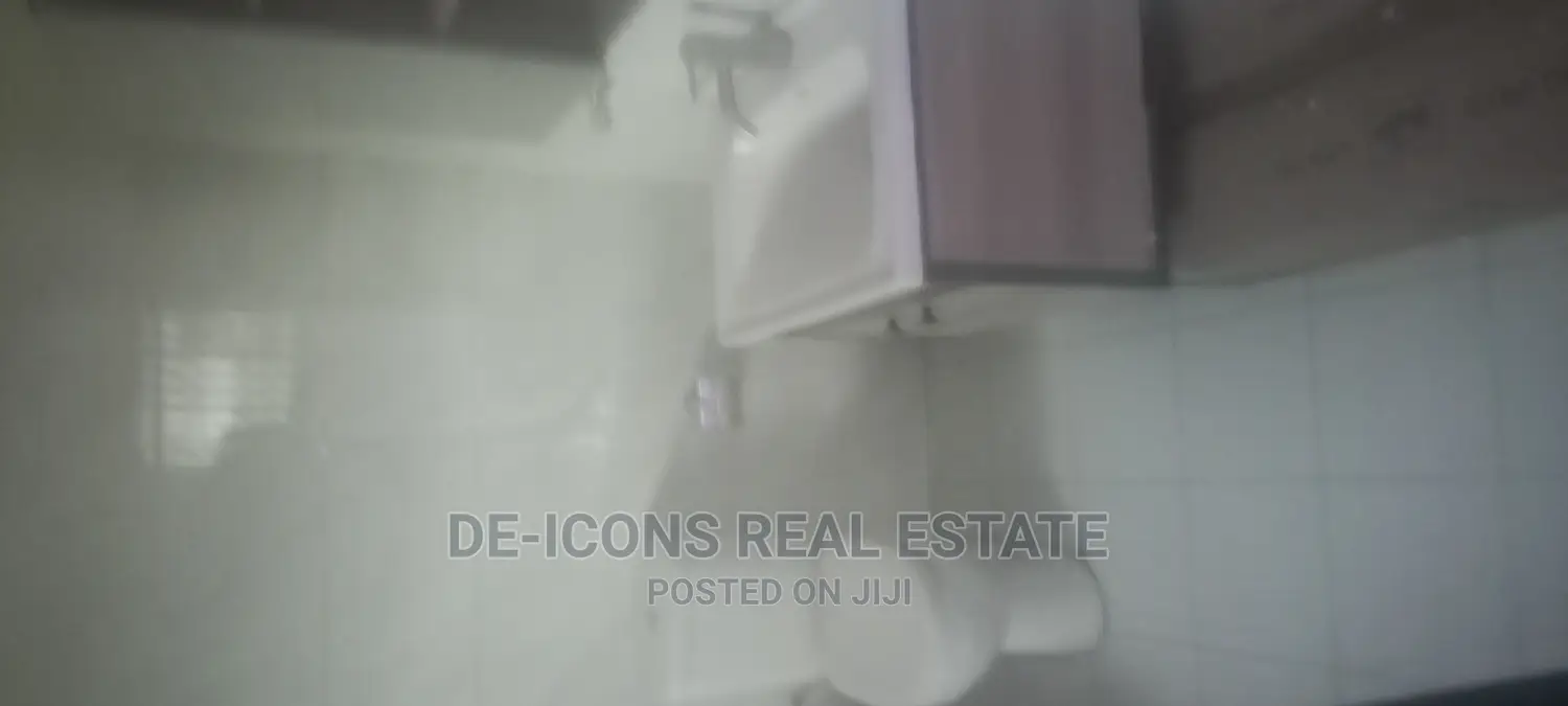 4bdrm Mansion in De-Icons Real Estate, Awutu Senya East Municipal