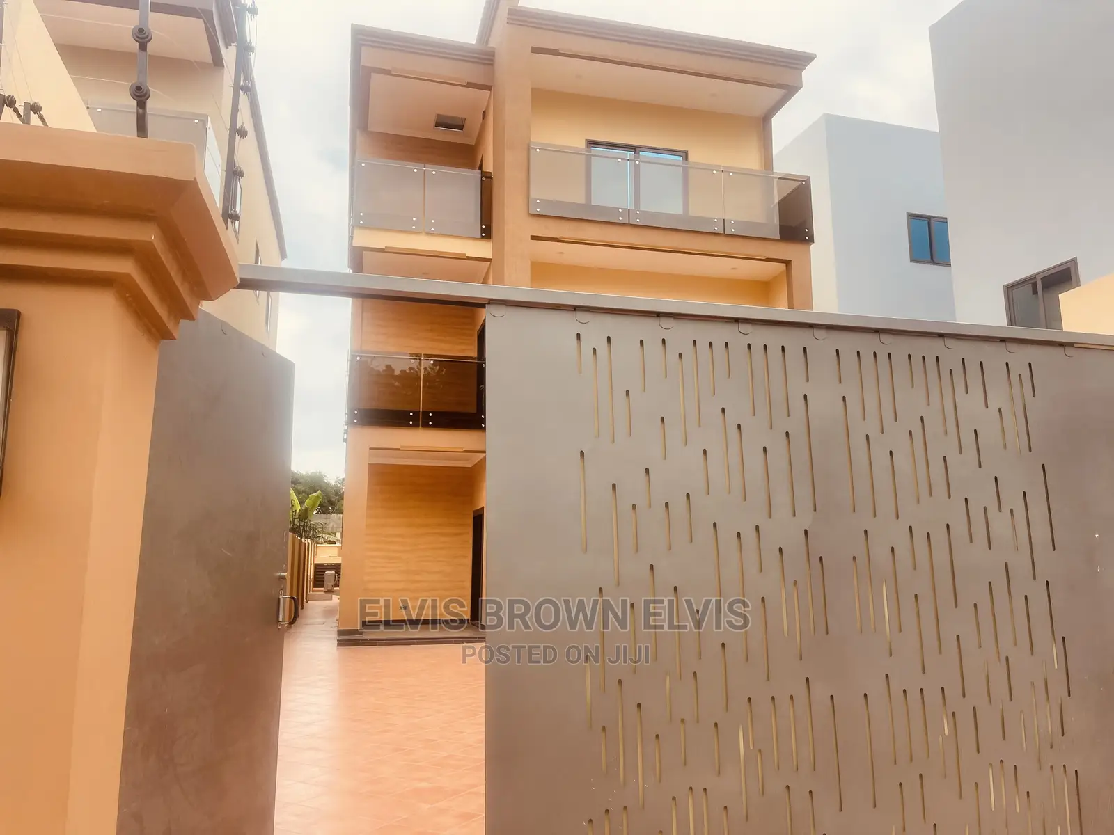 4bdrm Mansion in Living Large, East Legon for Rent