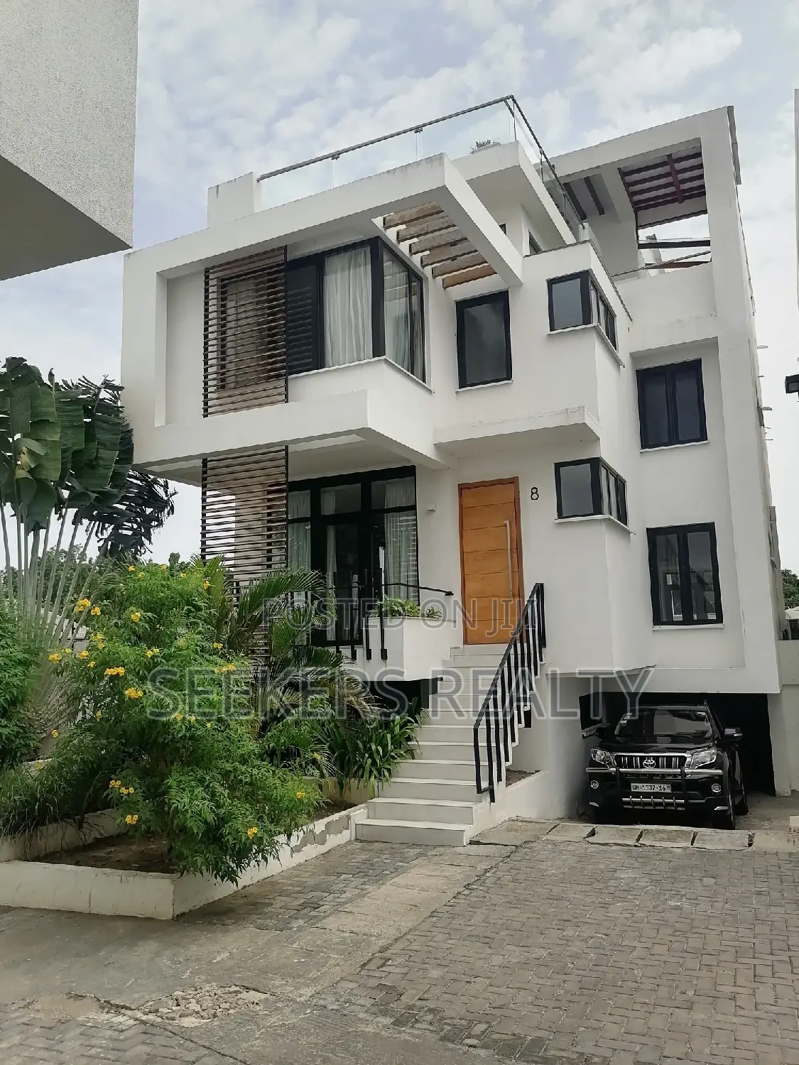 5bdrm Townhouse/Terrace in Seekers Realty, Cantonments for Sale