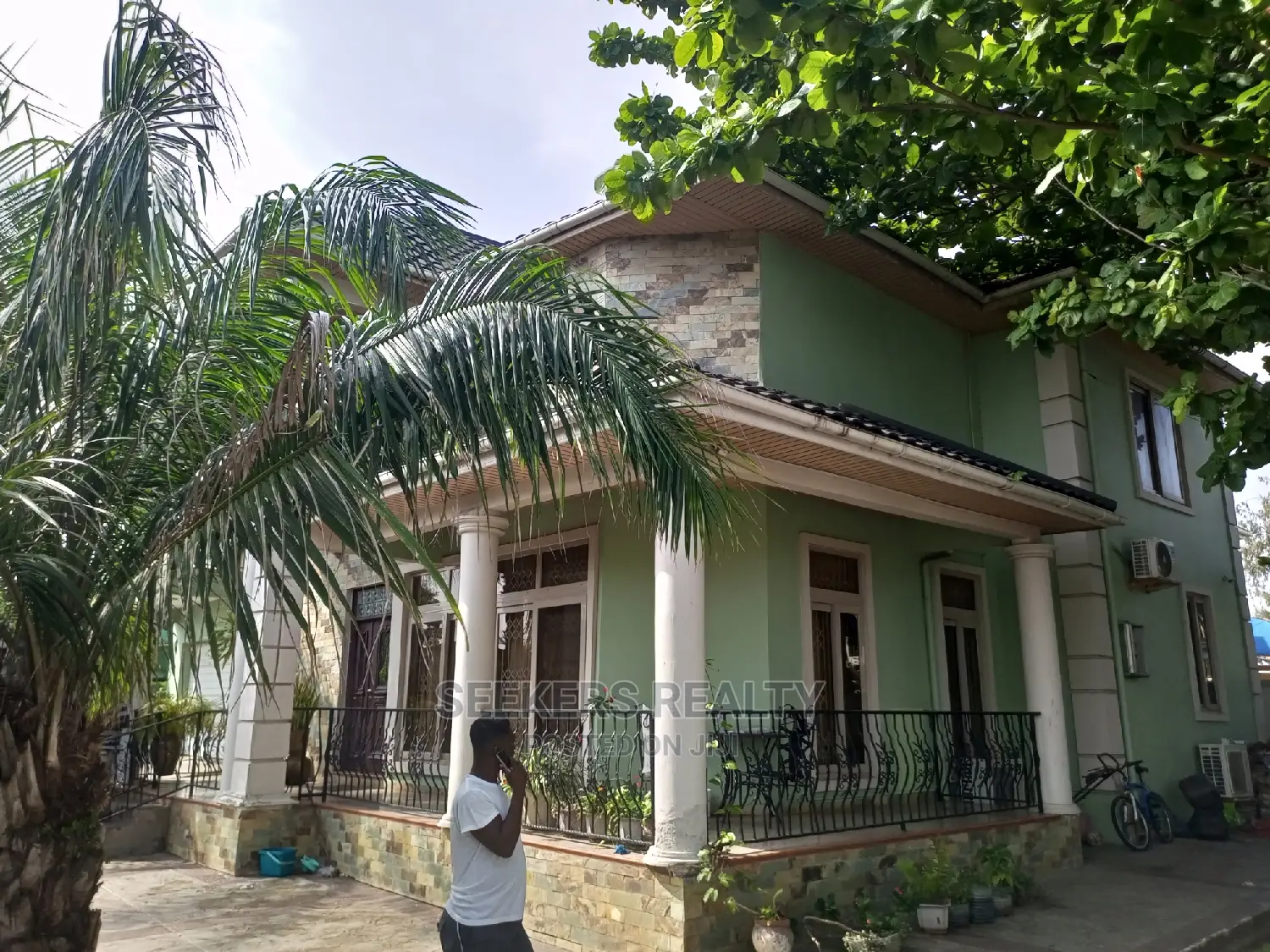 Furnished 4bdrm House in Seekers Realty, Cantonments for Sale