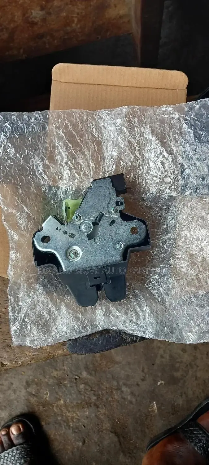 Toyota Corolla 2009-2017 BOOT/HATCH LOCKER Available