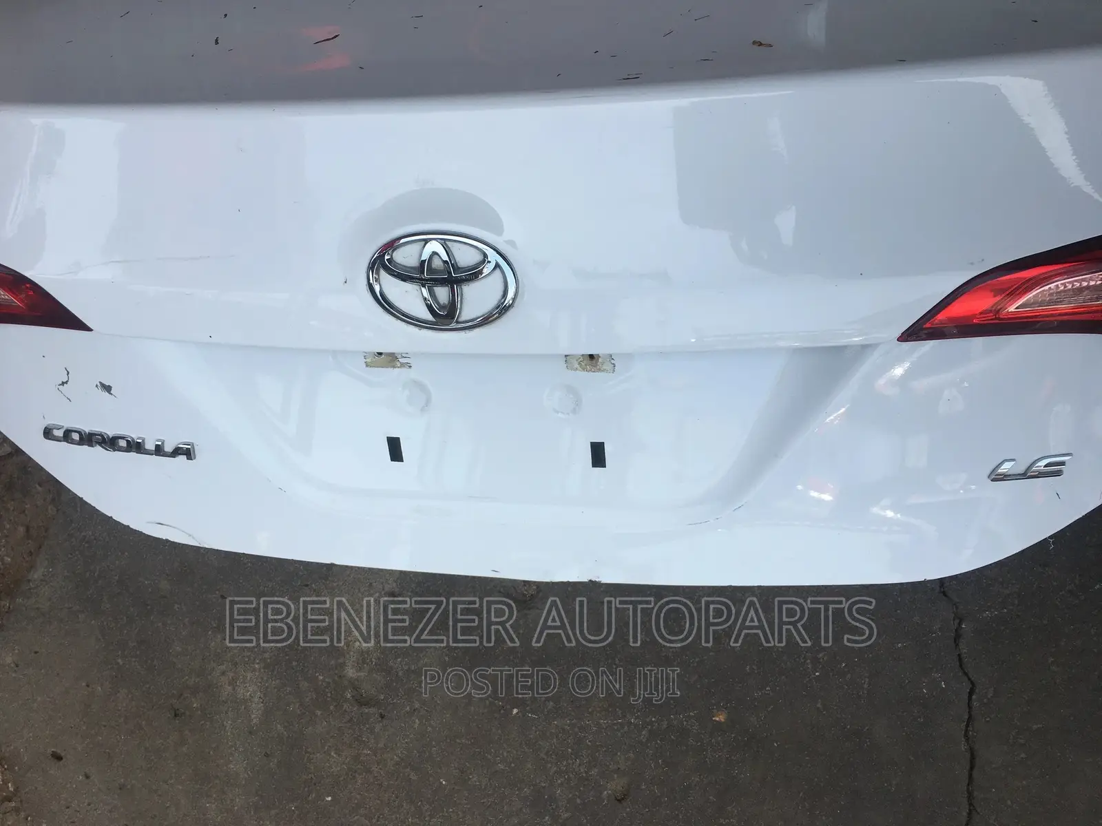 Corolla 2015 Boot Available