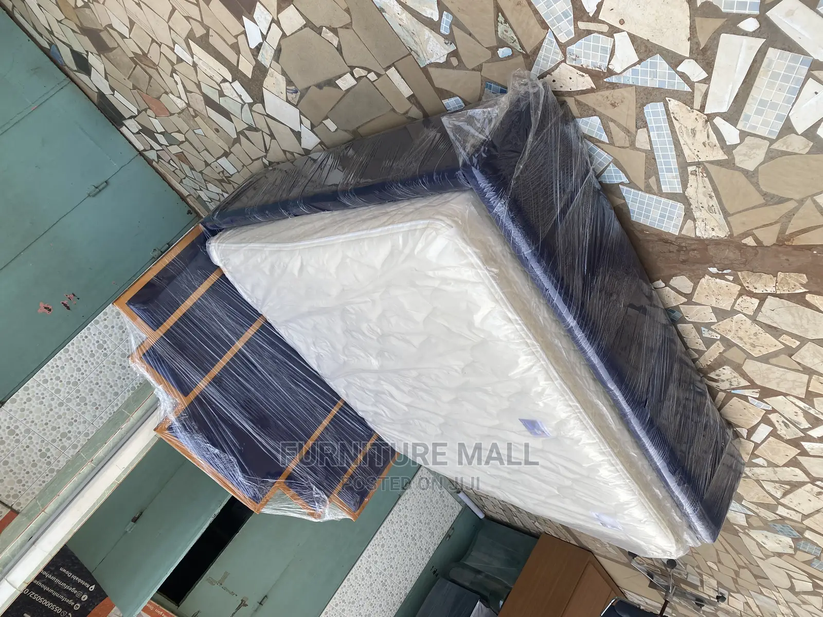 REIGNING Queensize Bed With Orthopedic Mattress ‍