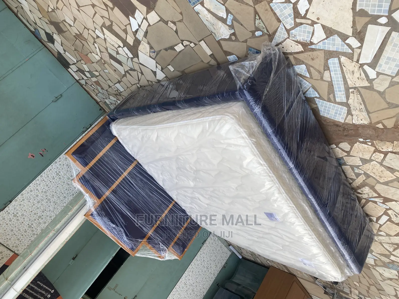 REIGNING Queensize Bed With Orthopedic Mattress ‍