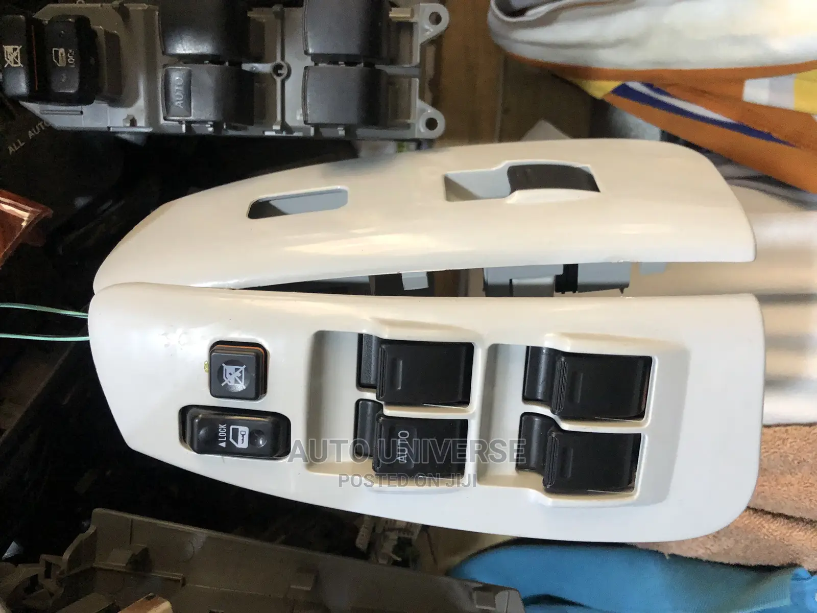 Vibe Pontiac and Toyota Matrix 2006 to 2009 Master Switch
