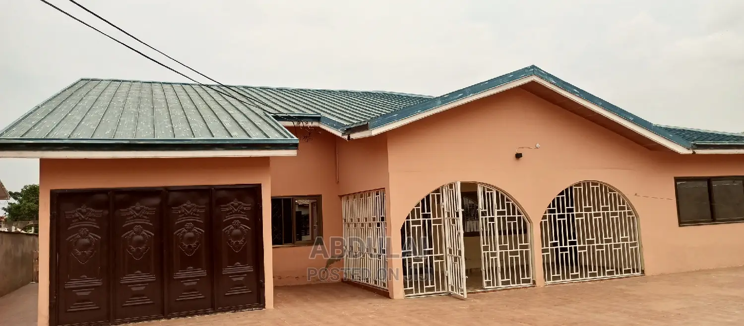 5bdrm House in Abdulai, Pillar 2 for rent