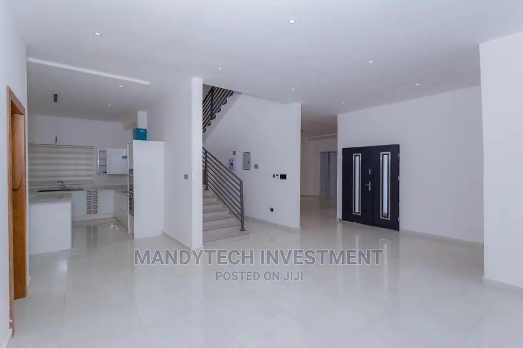 Furnished 4bdrm Mansion in Nmai-Dzorn for sale