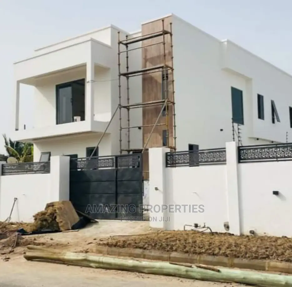 4bdrm House in Spintex Batsonaa for sale