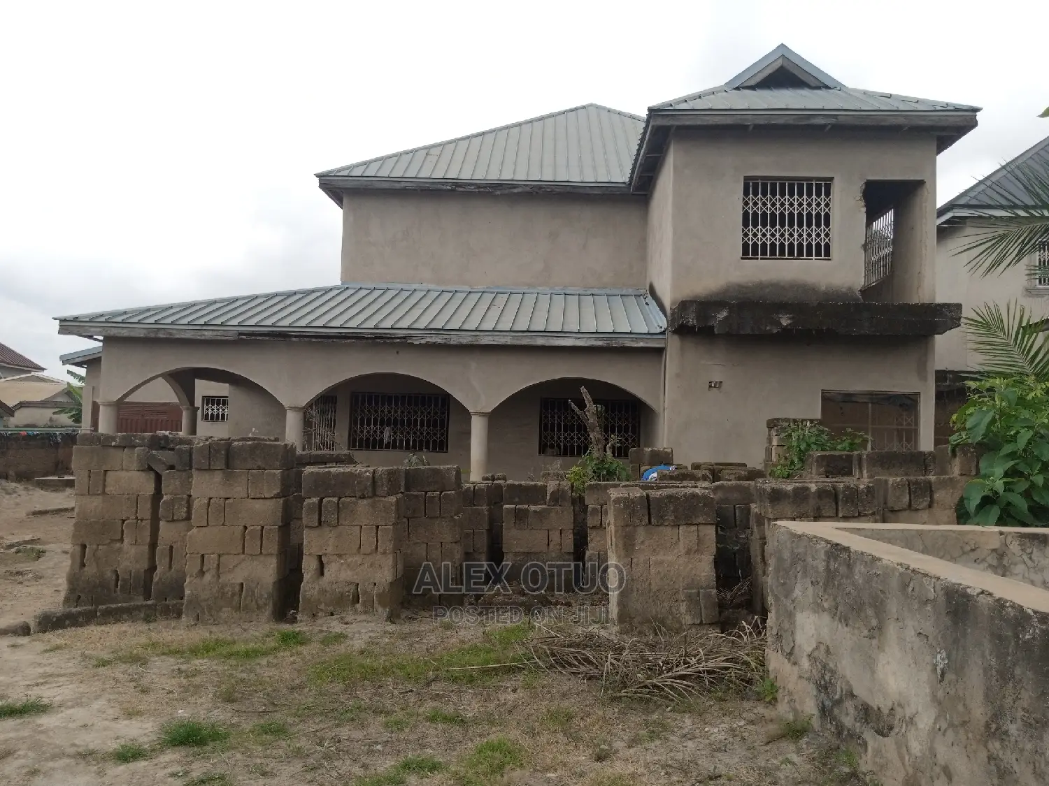 8bdrm House in Apatrapa Pokukrom, Kumasi Metropolitan for sale