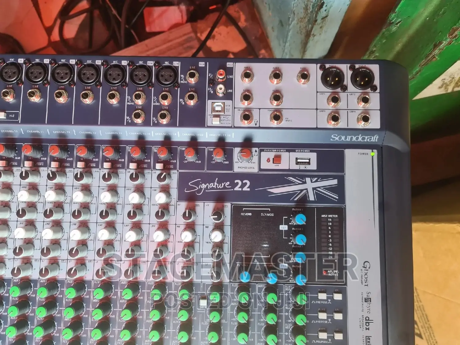 Soundcraft Mixer ( Signature 22)