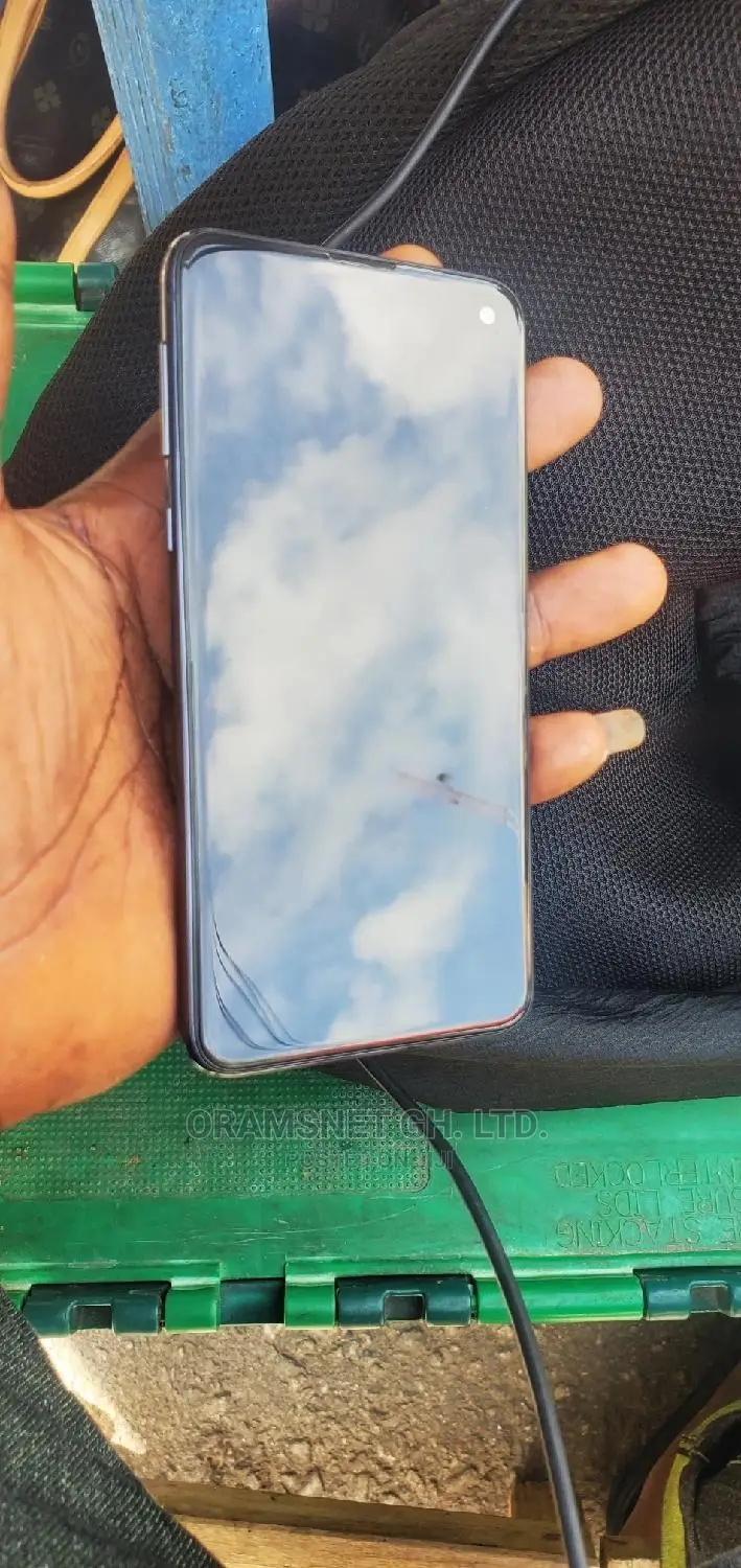 New Samsung Galaxy S10e 128 GB Bronze