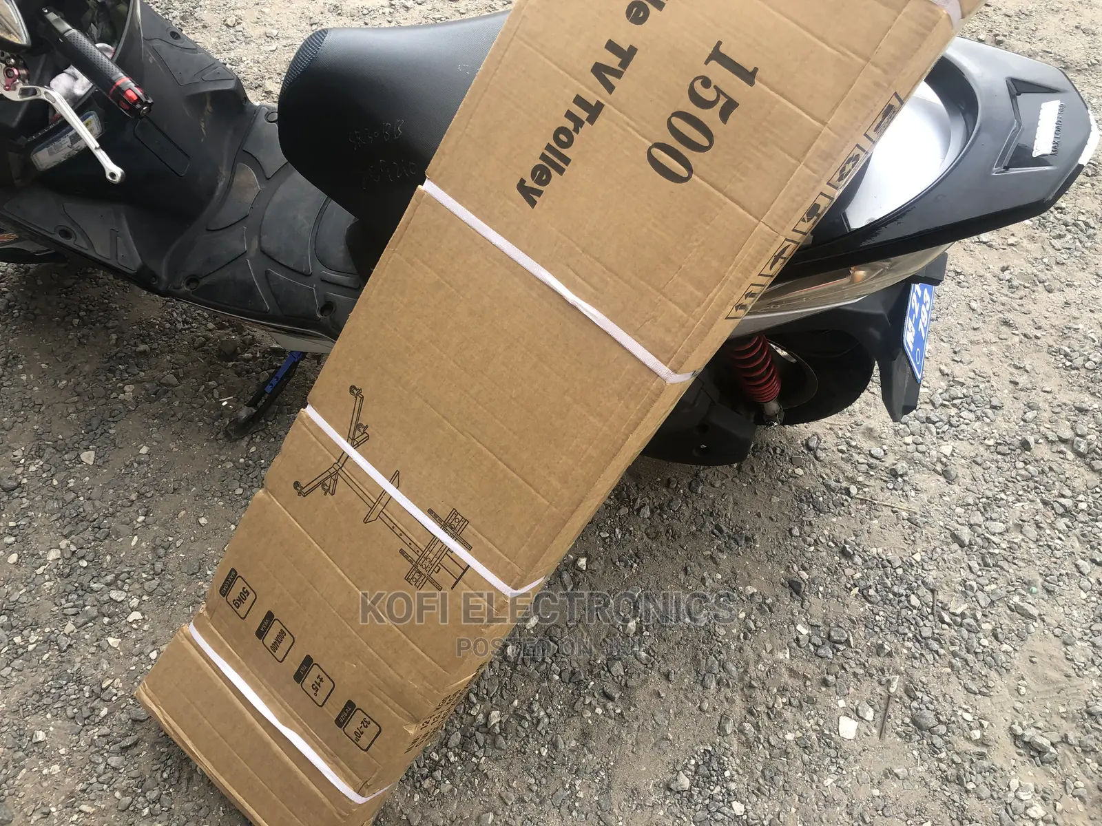 Securely Mount-It! Adjustable Mobile TV With Shelf