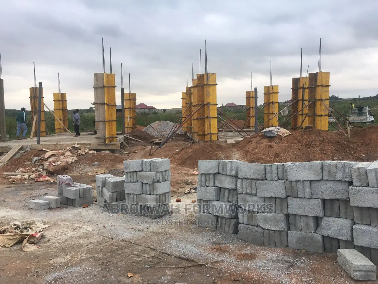 Columns/Yellow Boards /Pillars/Formwork