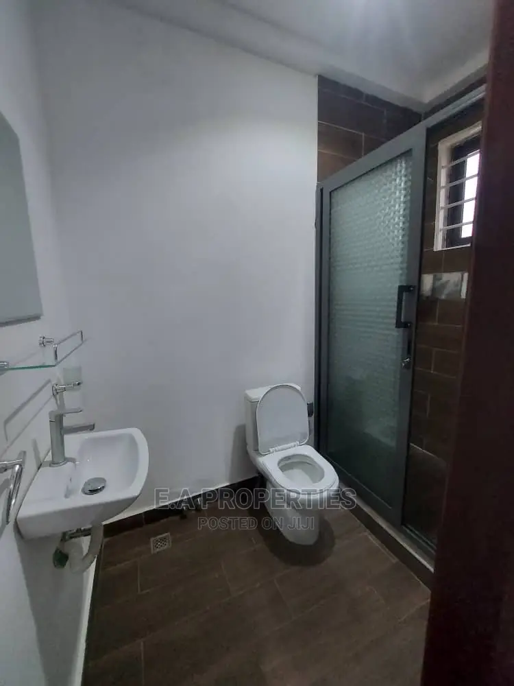 4bdrm House in E a Properties, Lake Side Estate for Rent