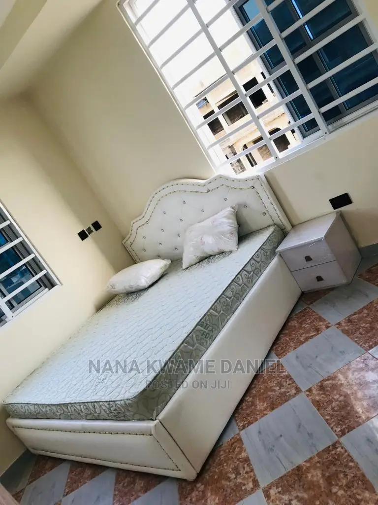 Queen Size Bed Neat Work