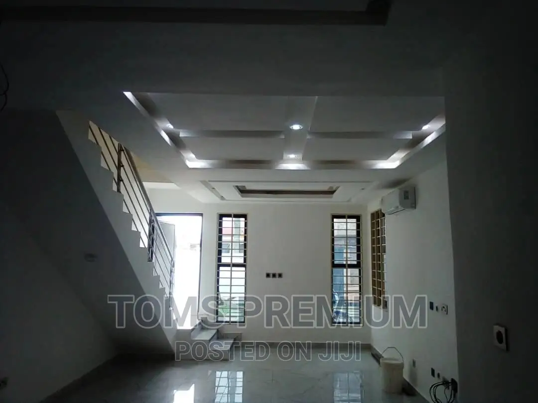 3bdrm Duplex in Nana Junction, Ashaley Botwe for rent