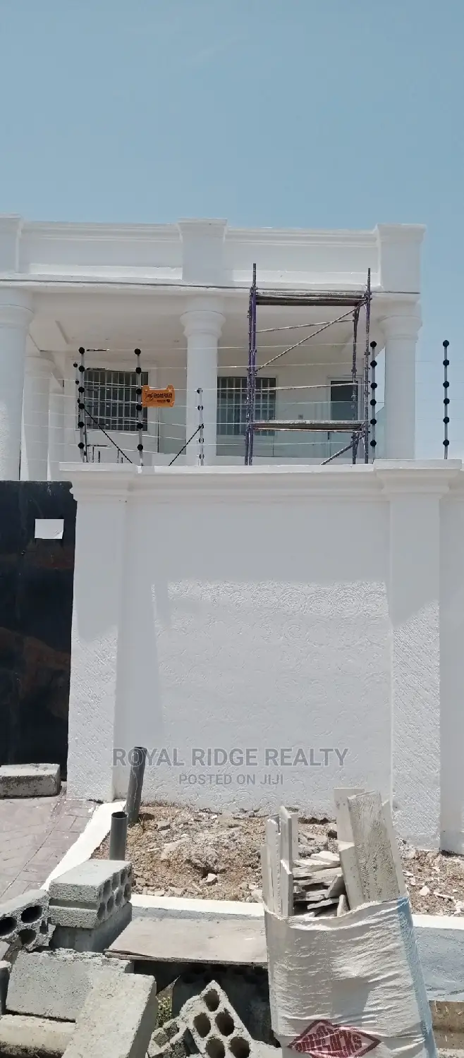 4bdrm Duplex in Airport Hills, Accra Metropolitan for Sale