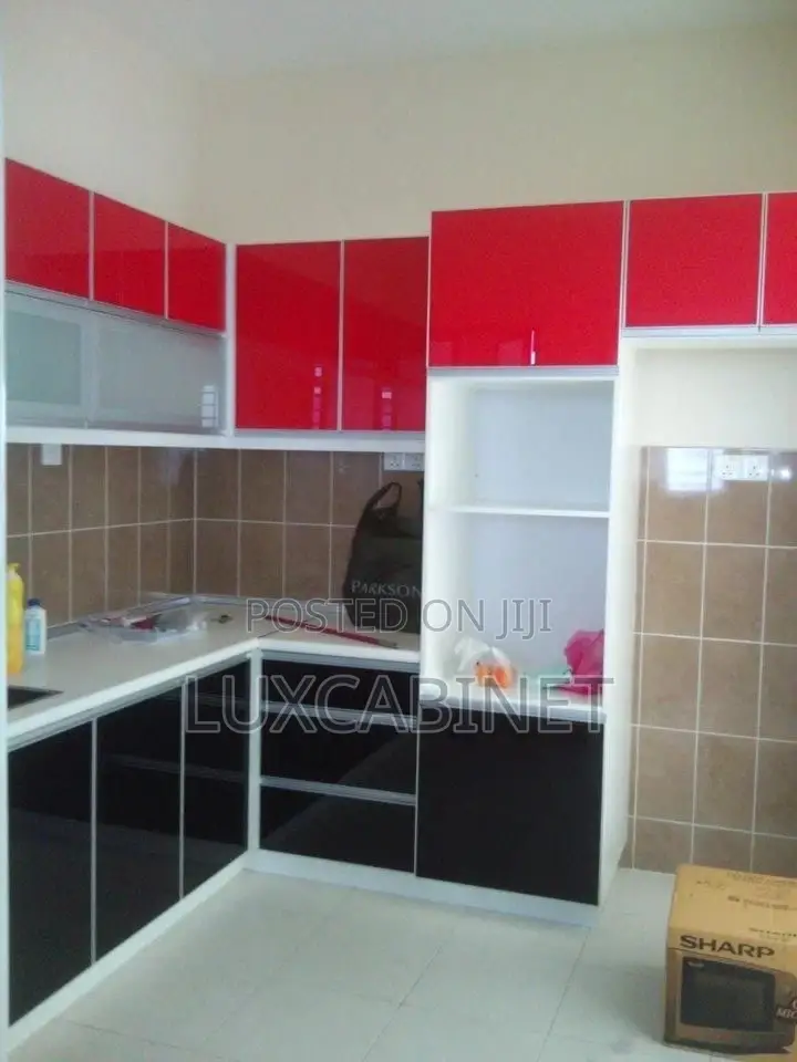 Customize Kitchen Cabinets