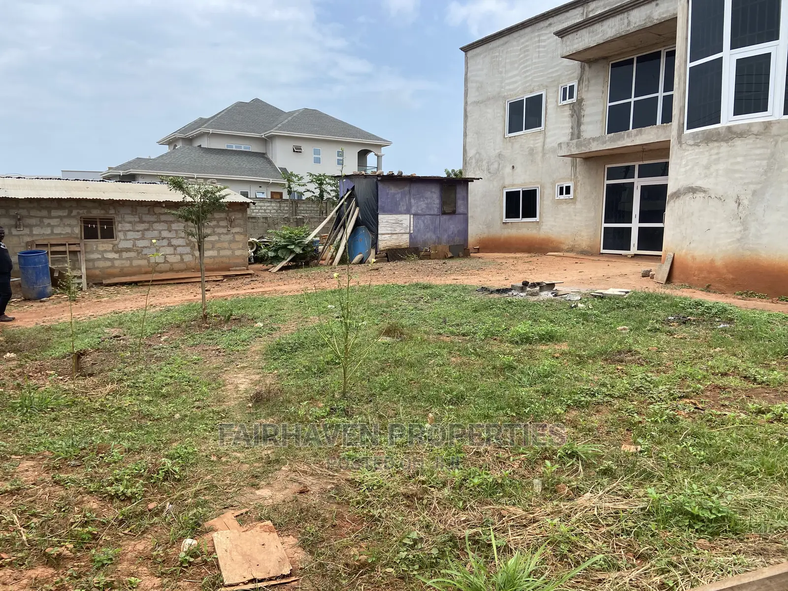 4bdrm House in East Airport for Sale