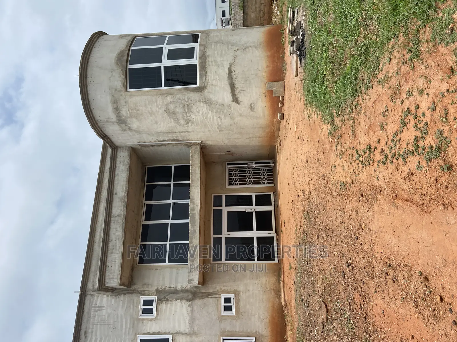 4bdrm House in East Airport for Sale