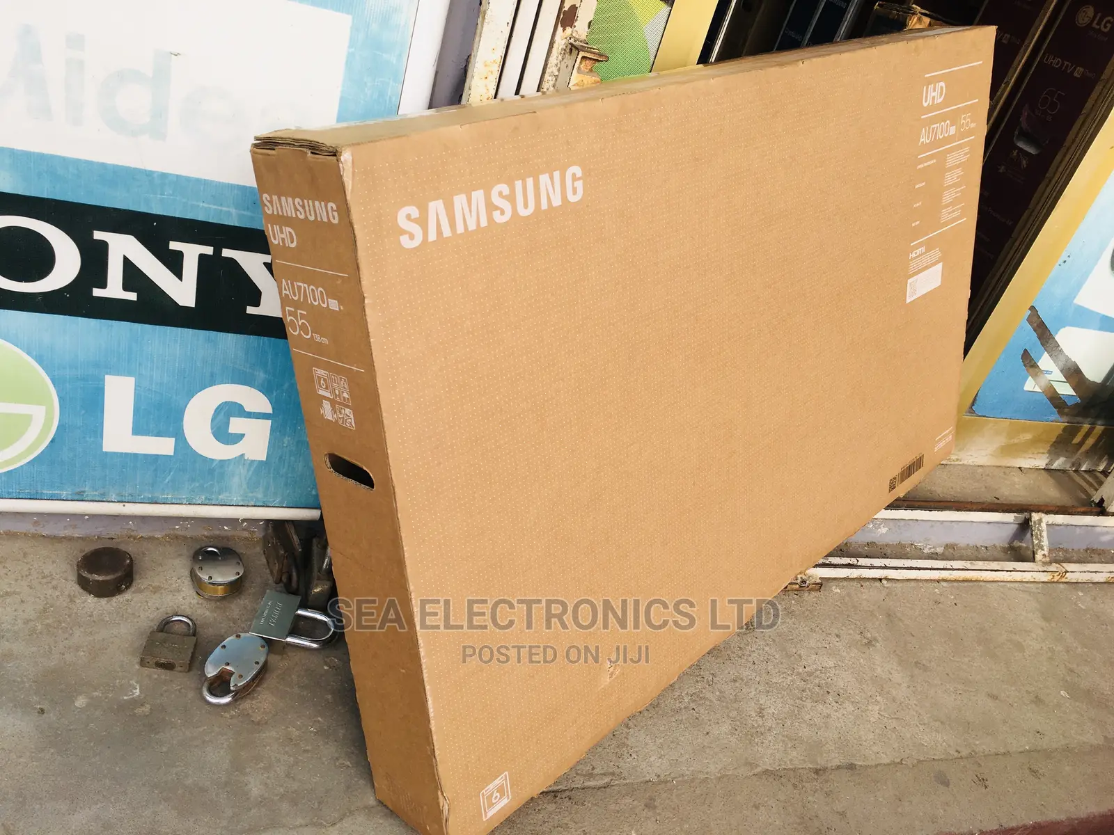 SAMSUNG 55-Inch Class Crystal UHD Smart TV