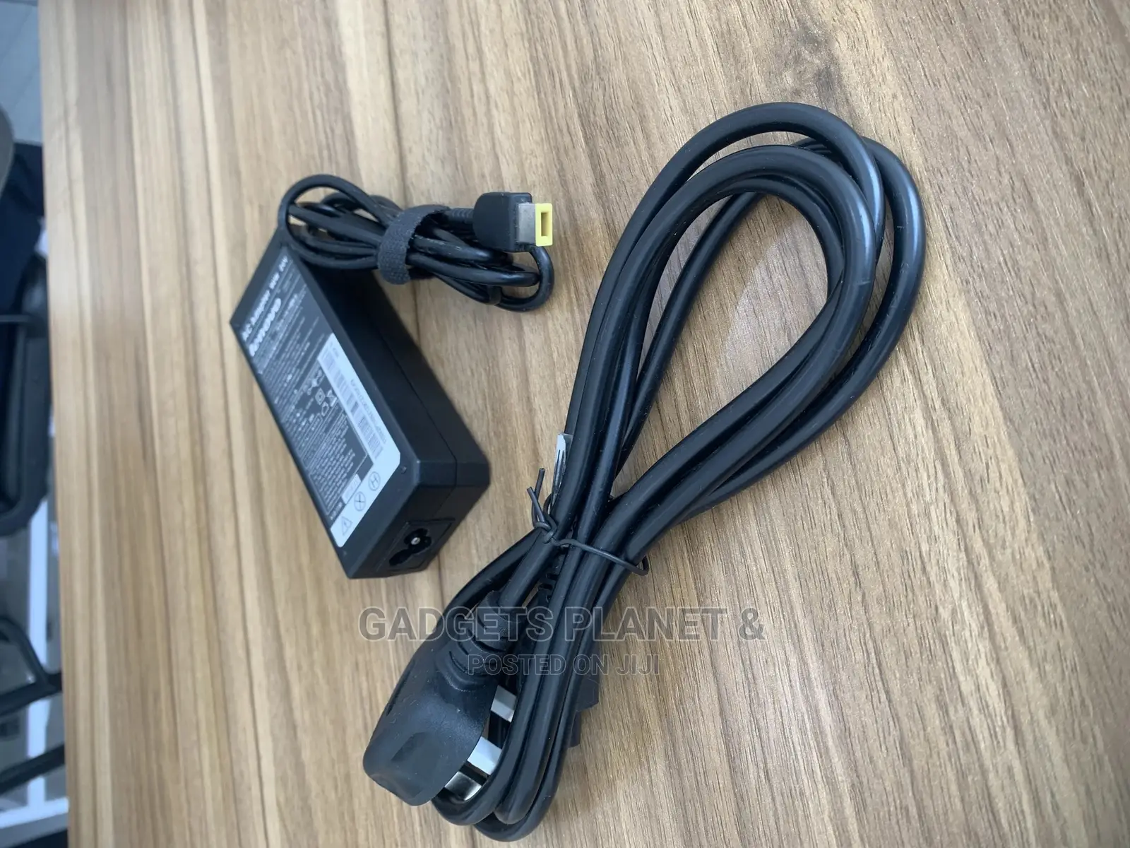 Lenovo AC Adapter 100-240v 1.2A 50-60-Hz 20V 90W 4.5A