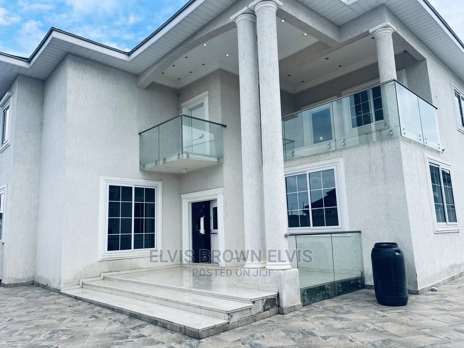 5bdrm Duplex in Living Large, East Legon for Sale