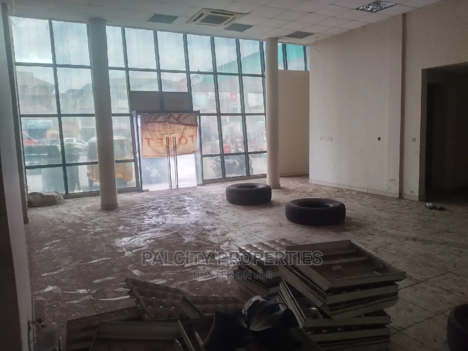 Big Shop or Office Space for Rent in Central of Kumasi