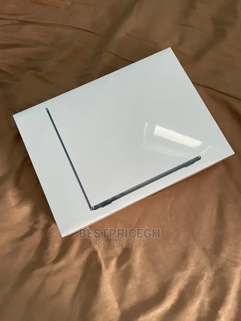 New Laptop Apple MacBook Air 2022 M2 8GB Apple M2 SSD 512GB