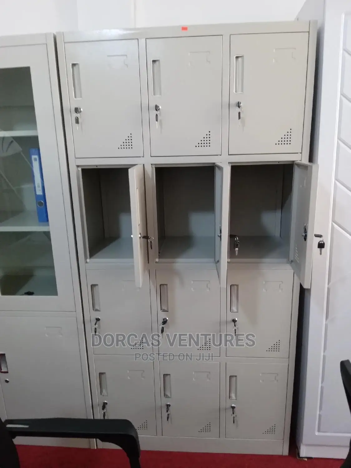 12 Doors Lockers