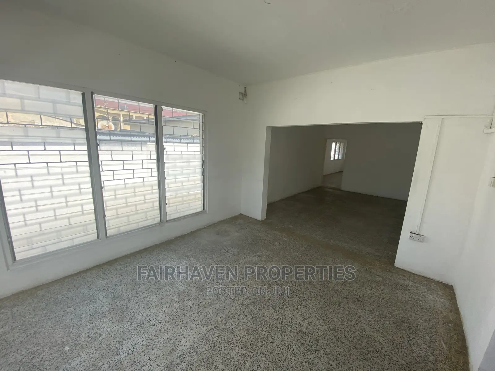 5bdrm House in Nyaniba Estate, Osu for Rent