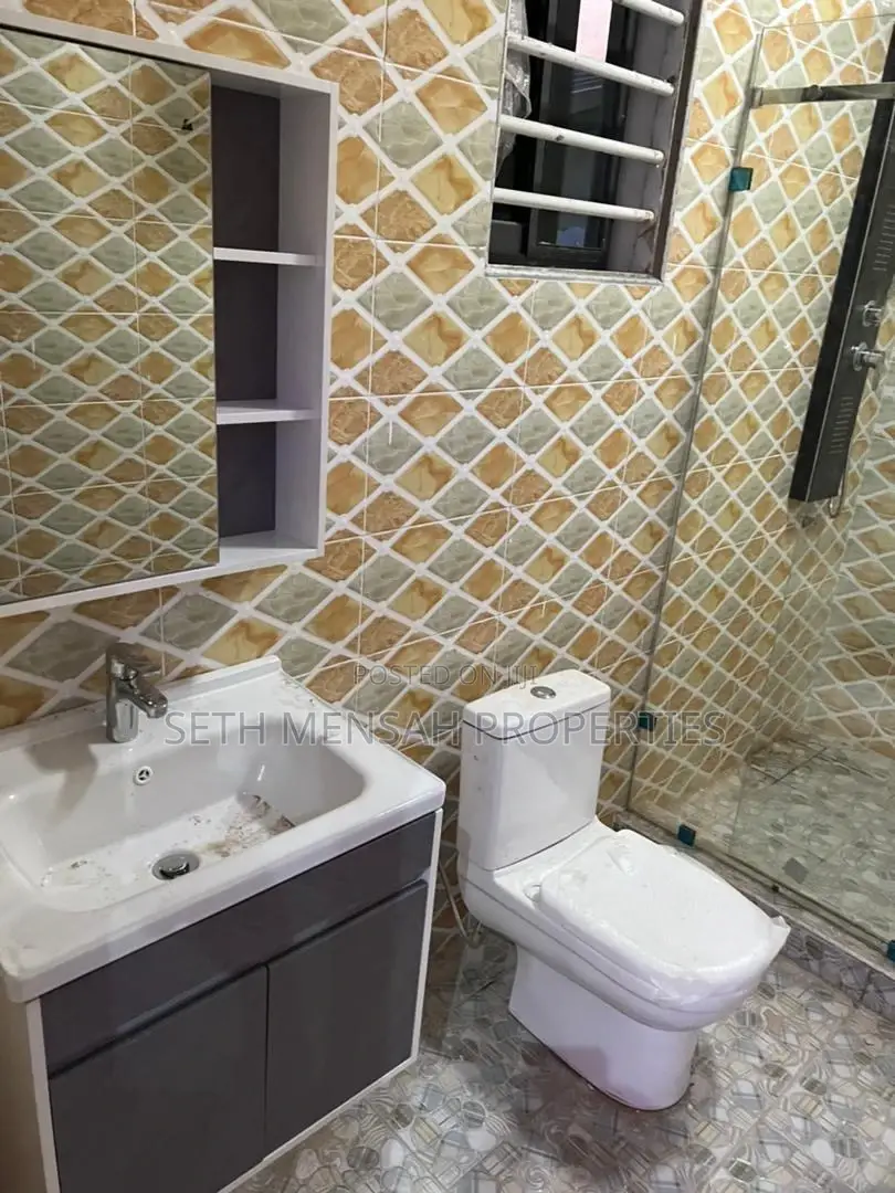 3bdrm House in Skm, Ashaley Botwe for Sale