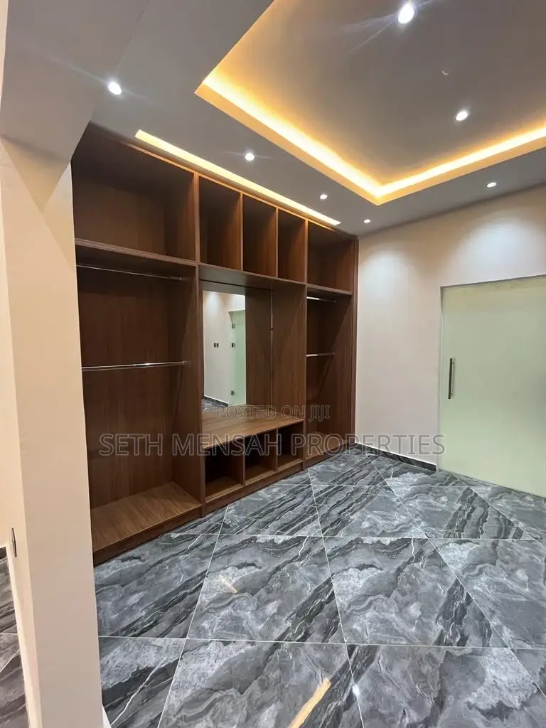 4bdrm House in Skm Property, Ashaley Botwe for Sale