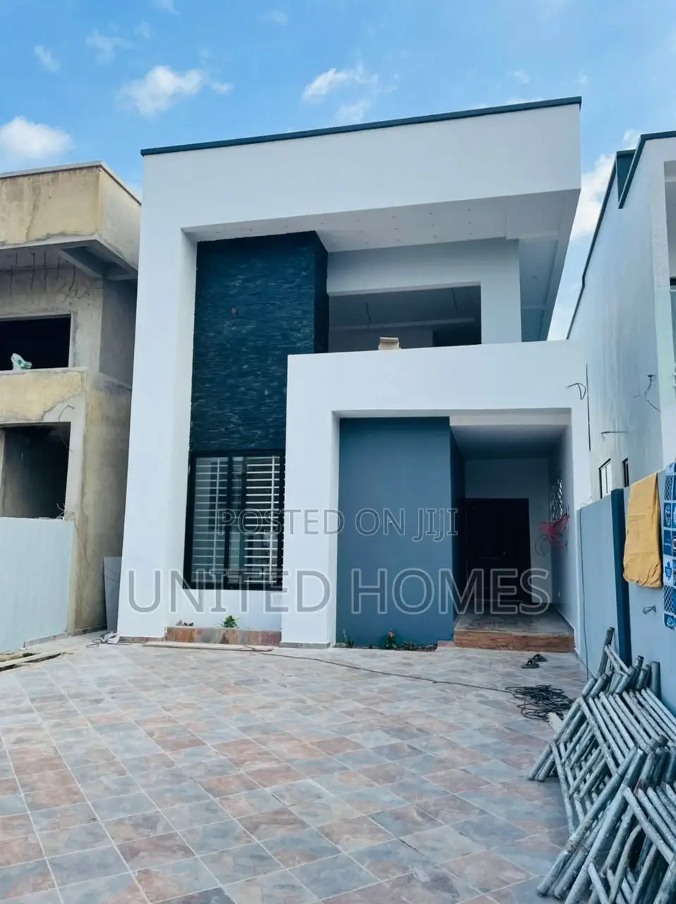 3bdrm House in Adjiriganor for Sale
