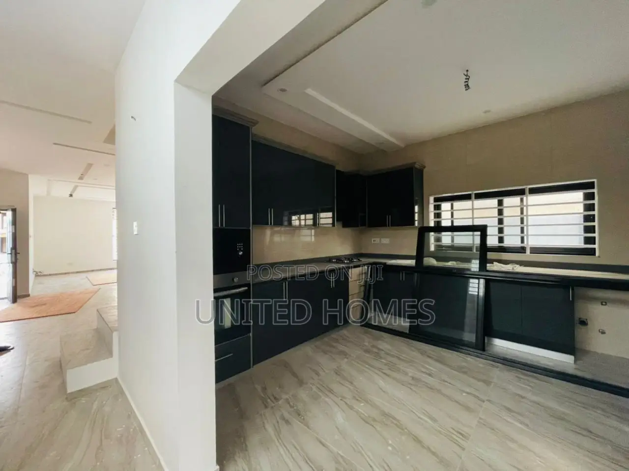 3bdrm House in Adjiriganor for Sale