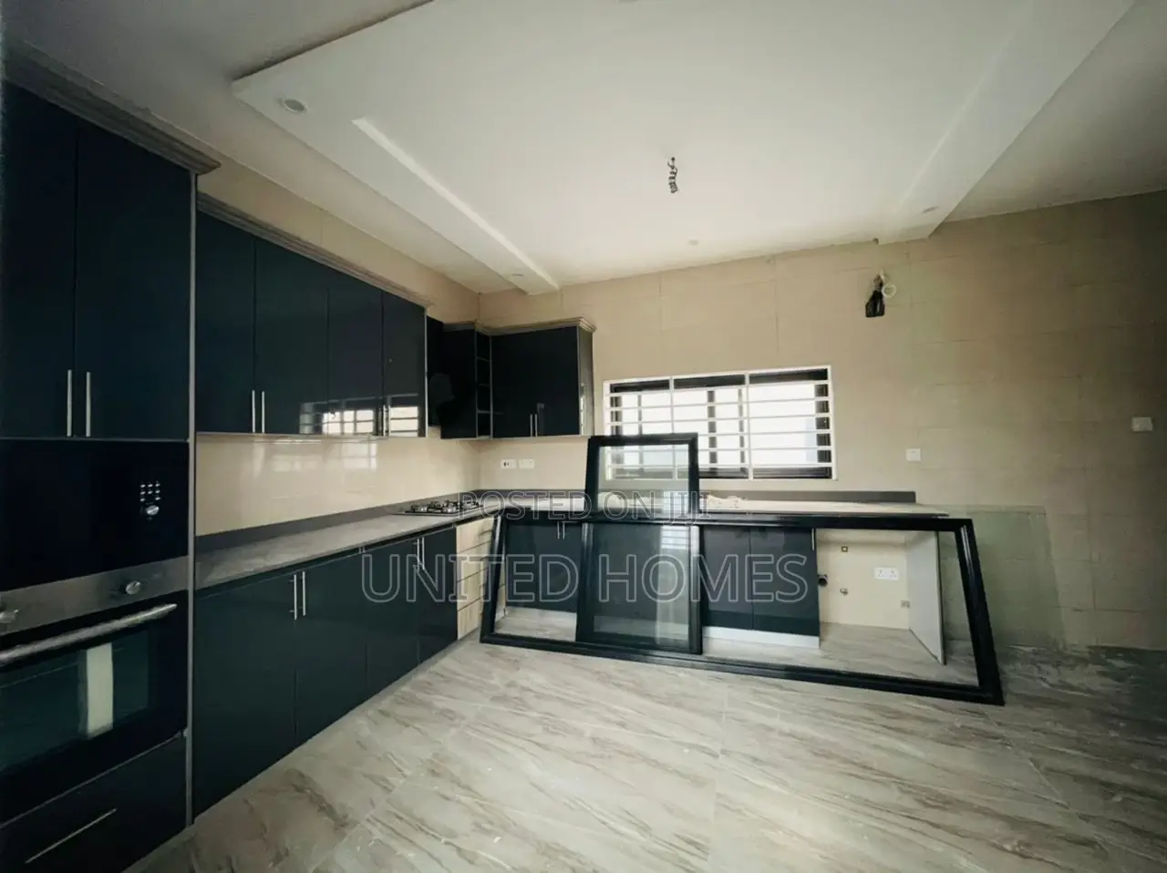 3bdrm House in Adjiriganor for Sale