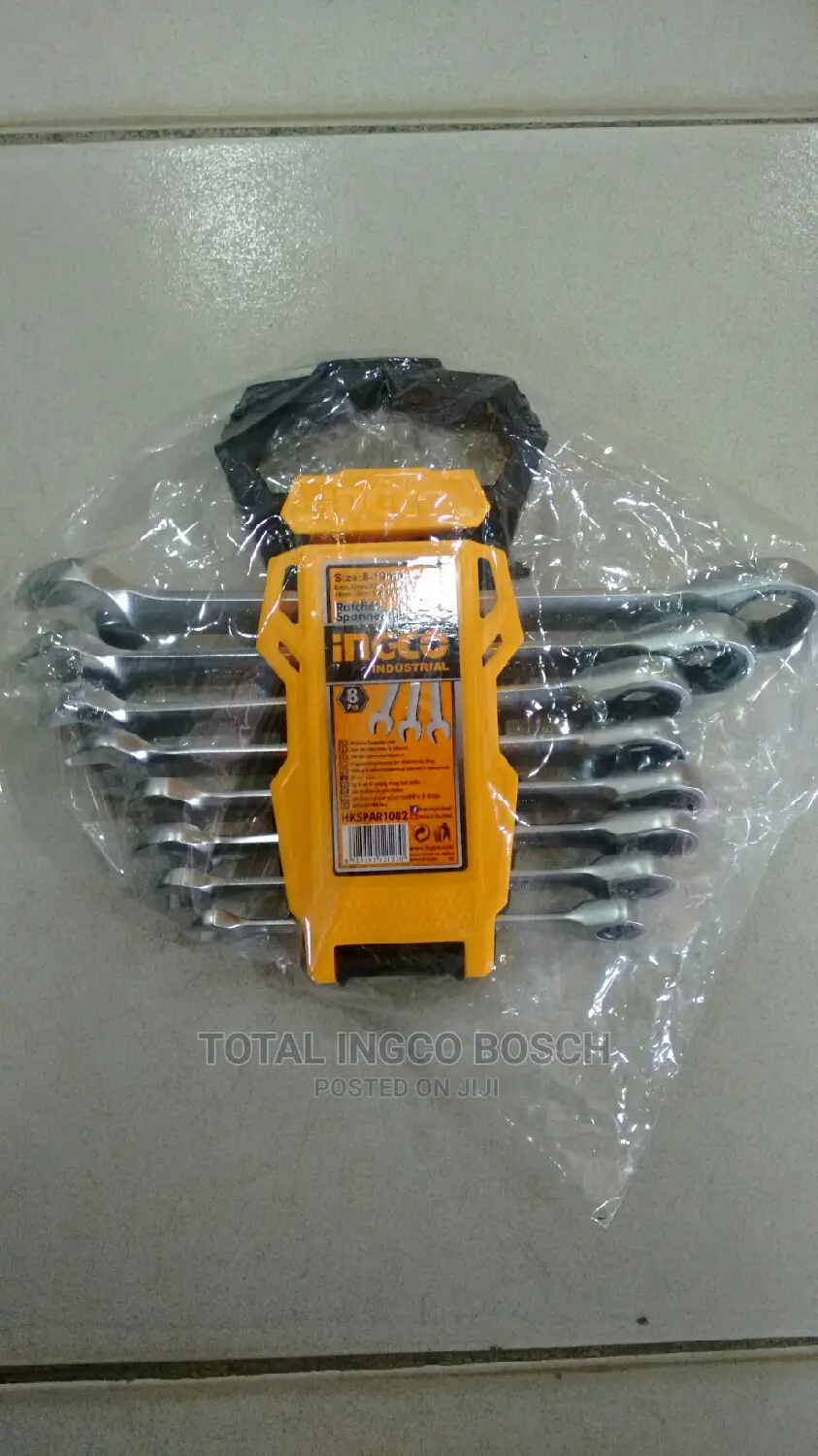 Ratchet Spanner Set: Size 8-19mm