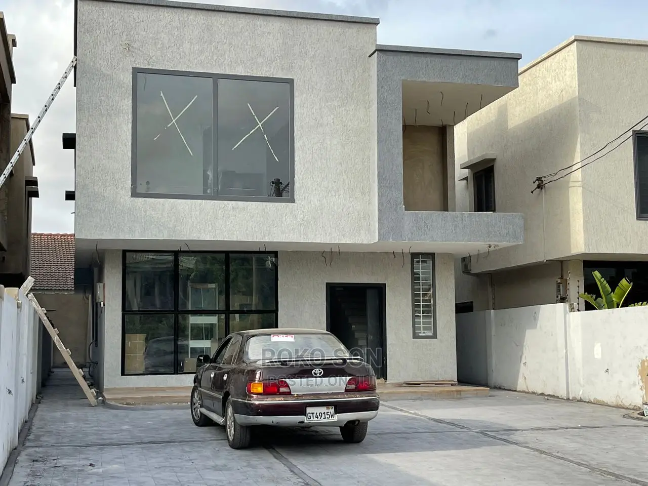 3bdrm Duplex in Dr Roko, West Legon for Sale