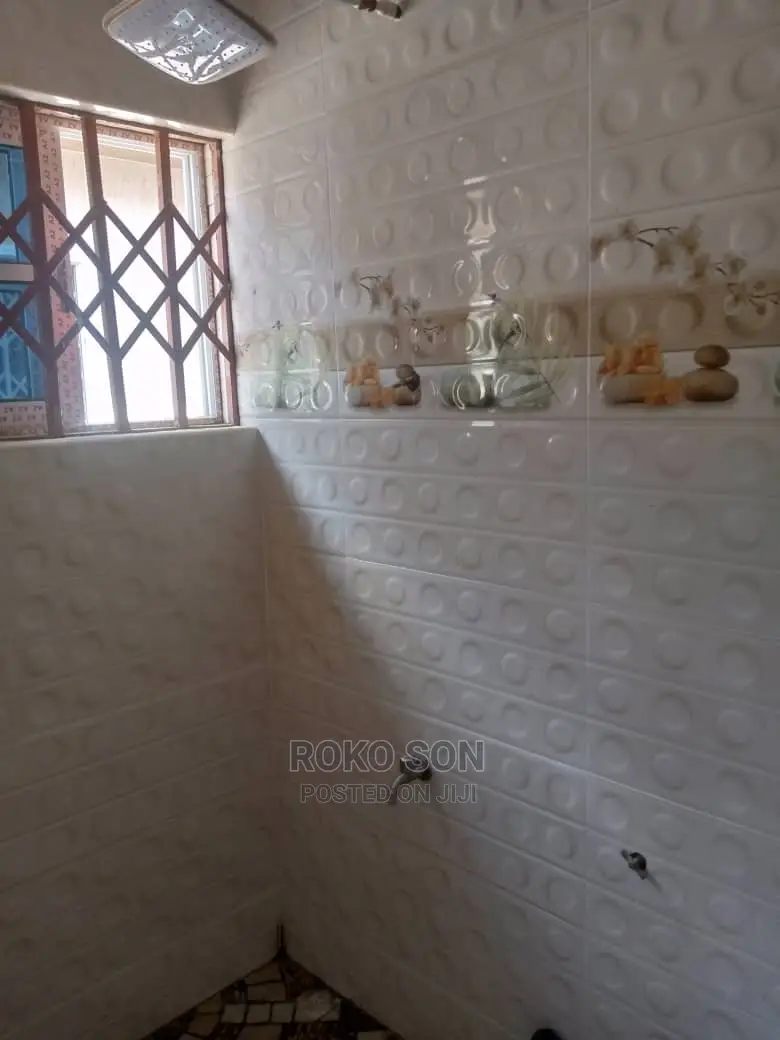 5bdrm Duplex in Dr Roko, Pokuase for Sale