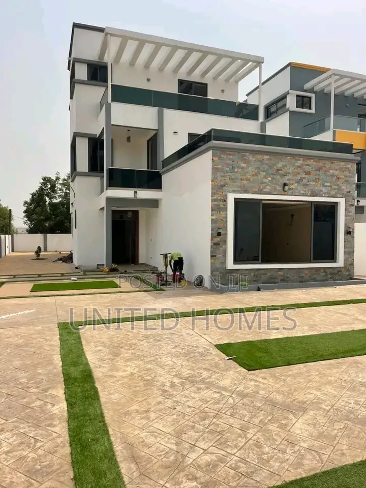 6bdrm House in East Legon for Sale