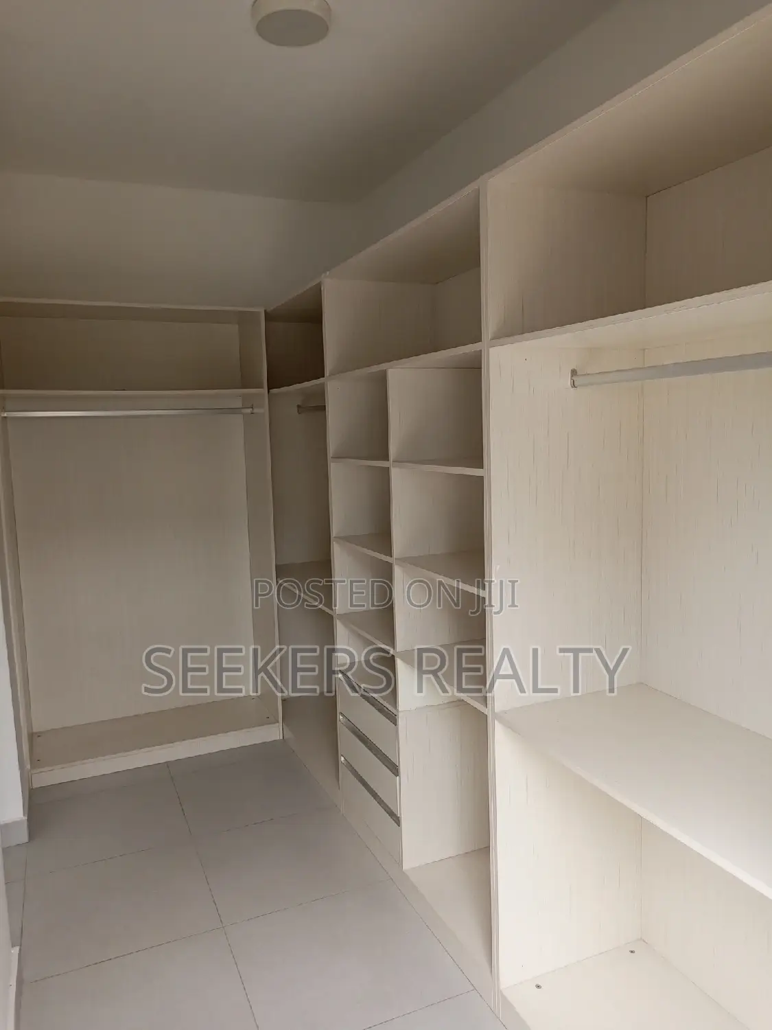 4bdrm Townhouse / Terrace in Seekers Realty, Cantonments for rent