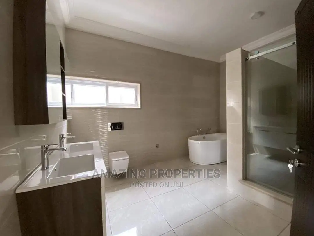 5bdrm House in Airport Residential Area for Sale