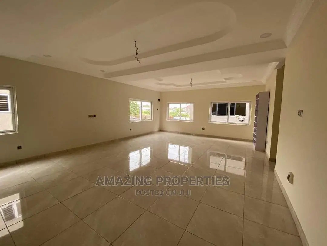 5bdrm House in Airport Residential Area for Sale